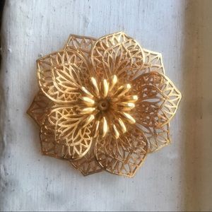 Cutout Gold Flower Daisy Brooch Pin- costume